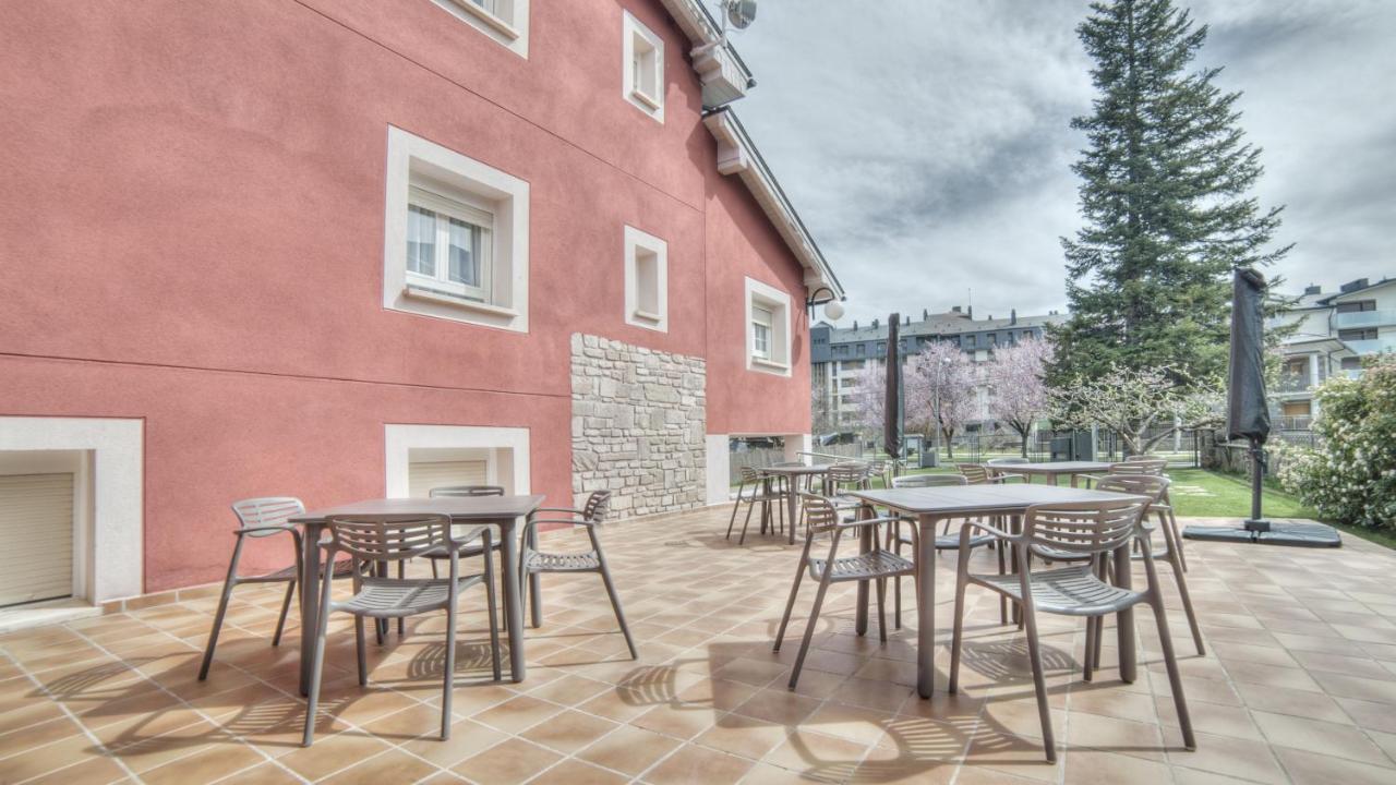 Pura Vida Pirineos Hotel Jaca Exterior photo